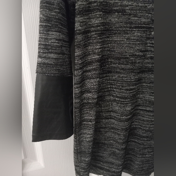 Womens Top - Picture 2 of 2